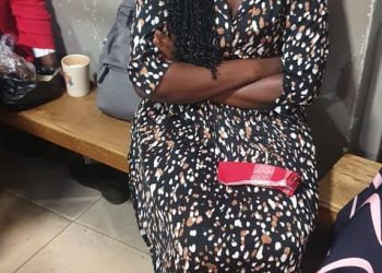 Arrogant woman apprehended for attacking a traffic officer on duty