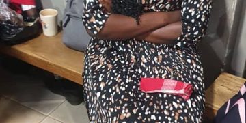 Arrogant woman apprehended for attacking a traffic officer on duty