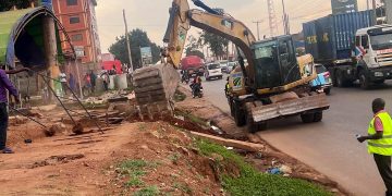 UNRA pulls down structures along Kampala-Jinja Highway road reserve