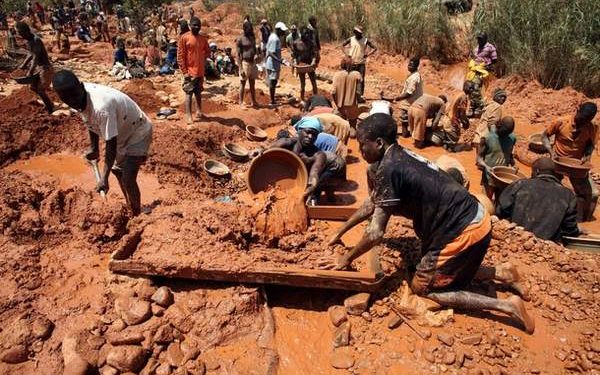 gold-panners-in-zimbabwe. Courtesy Photo