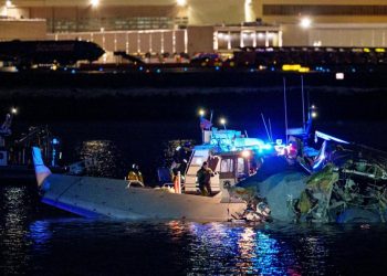 Search continues following a collision between a passenger plane and a military helicopter in Washington DC