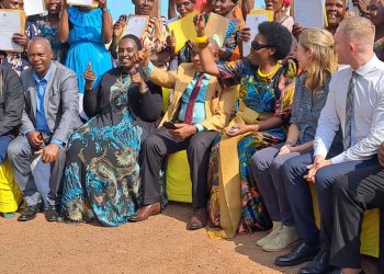 400 Residents in Gomba district recieved land Certificates