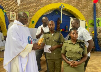 Kasese Police donates shs 2.6m for Church construction 