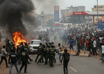 Angolans riot over alleged exploitation by Chinese-owned businesses