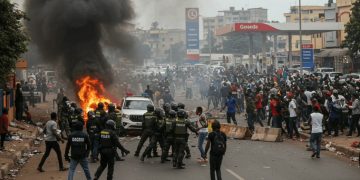 Angolans riot over alleged exploitation by Chinese-owned businesses