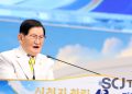 Chairman Lee Man-hee delivers a message at the 42nd Founding Anniversary Commemorative Service of Shincheonji Church of Jesus, held at Cheongju Church, Shincheonji Church of Jesus on the 15th