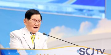 Chairman Lee Man-hee delivers a message at the 42nd Founding Anniversary Commemorative Service of Shincheonji Church of Jesus, held at Cheongju Church, Shincheonji Church of Jesus on the 15th