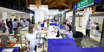 Why ‘becoming Chinese’ trend is filling shopping carts globally