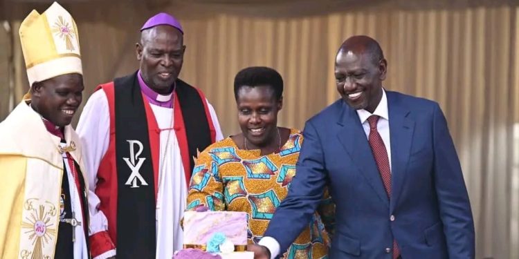The Rt Rev Dr Vitolis Ekuru has today been consecrated and enthroned as the 4th Bishop of Katakwa Diocese Teso - Kenya 🇰🇪 . The colourful ceremony took place in Amagoro in Katakwa District and was attended by H.E William Ruto and H.E VP Jessica Alupo representing H.E YKMuseveni.