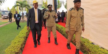 Internal Affairs Minister pledges stronger support for police after headquarters visit