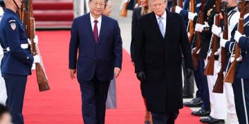 Xi’s Album | Xi lands in U.S. for state visit, greeted by Trump at airport
