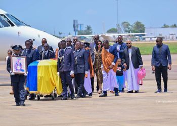 President Museveni Receives King Oyo’s Remains, Pays Tribute to Fallen Tooro Monarch