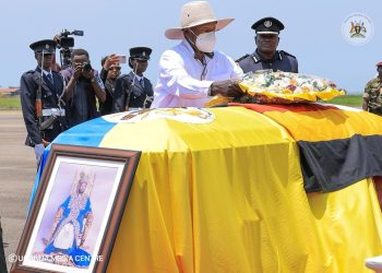 President Museveni Receives King Oyo’s Remains, Pays Tribute to Fallen Tooro Monarch