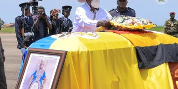 President Museveni Receives King Oyo’s Remains, Pays Tribute to Fallen Tooro Monarch