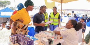 424 Mutungo residents receive free health services as dfcu-Rotary Uganda partnership expands