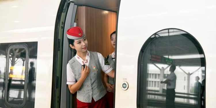 Attendants are on duty aboard the high-speed train G9216 at the Heze East Railway Station in Heze City, east China's Shandong Province, Sept. 28, 2026. (Xinhua/Guo Xulei)