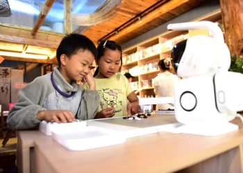 AI-enabled spending fuels China’s holiday economy