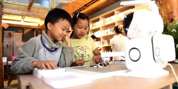 AI-enabled spending fuels China’s holiday economy